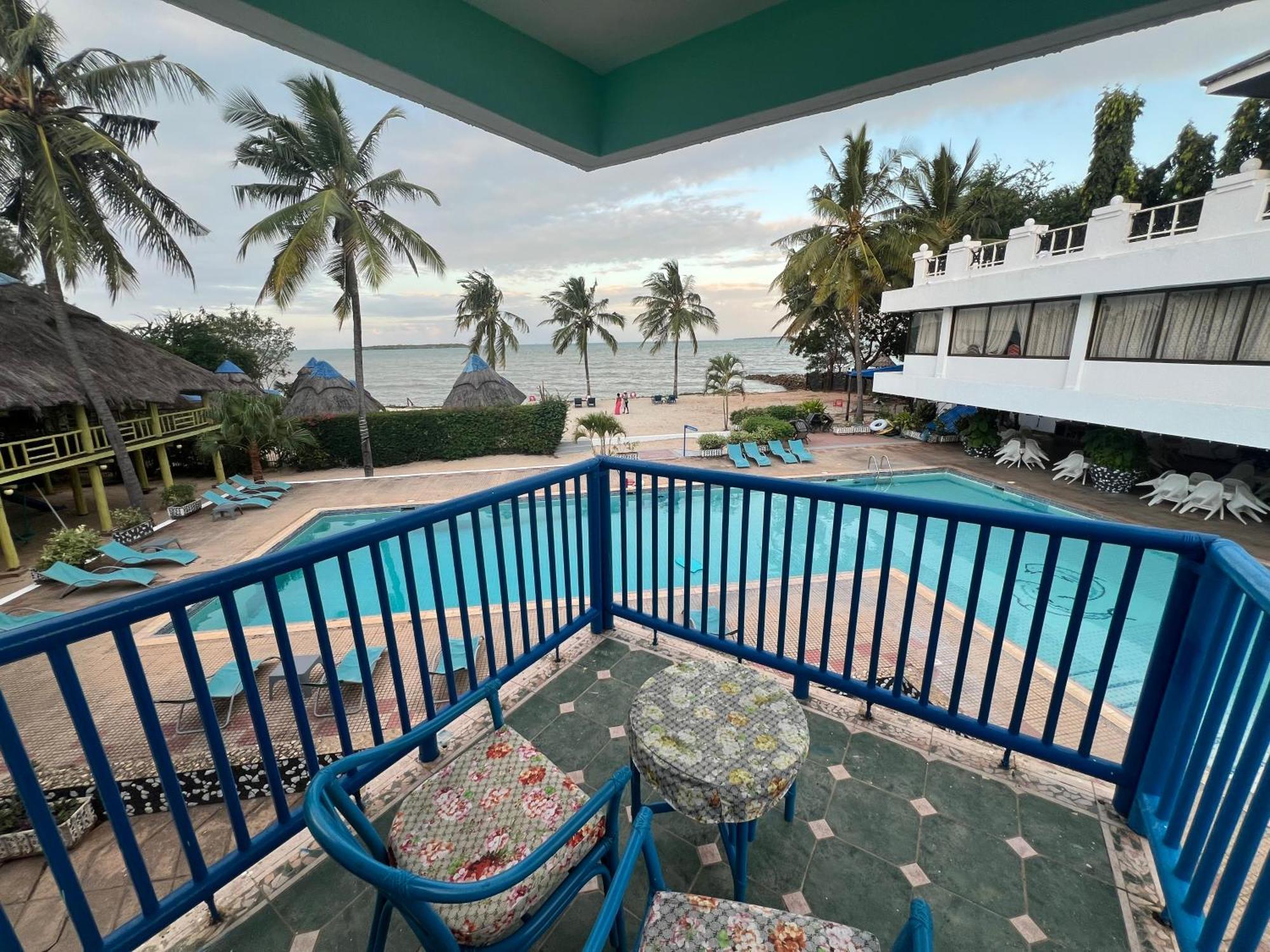 Beachcomber Hotel And Resort Дар-эс-Саламе Экстерьер фото