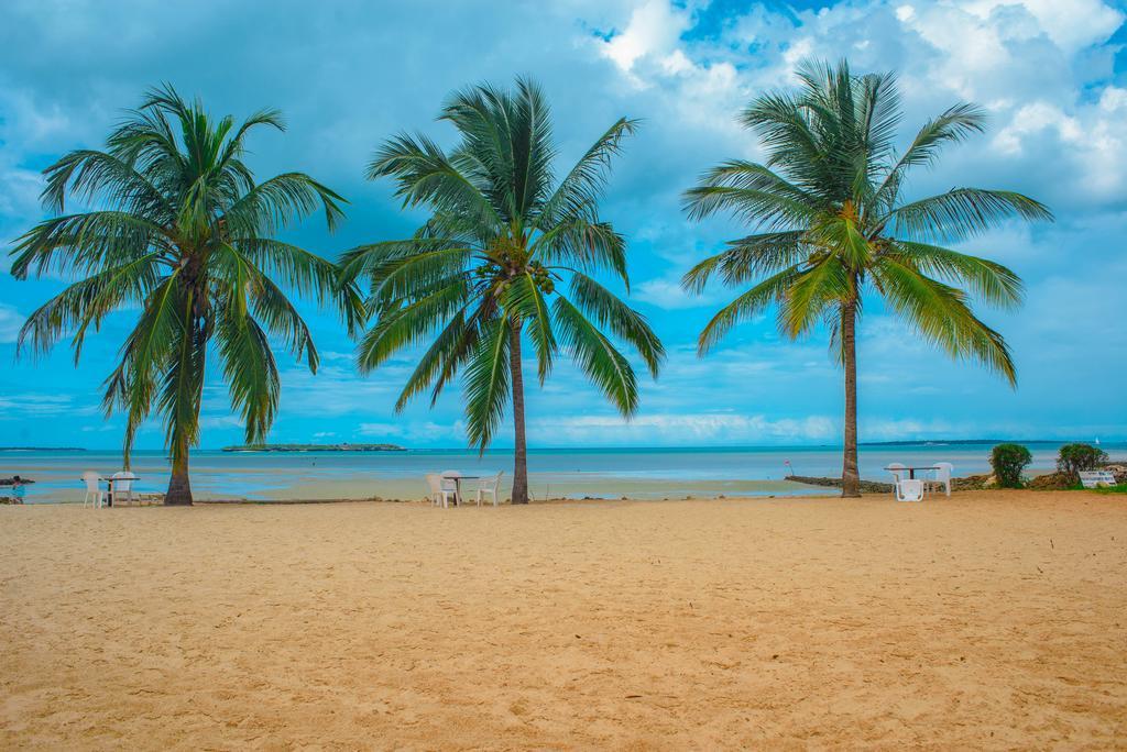 Beachcomber Hotel And Resort Дар-эс-Саламе Экстерьер фото