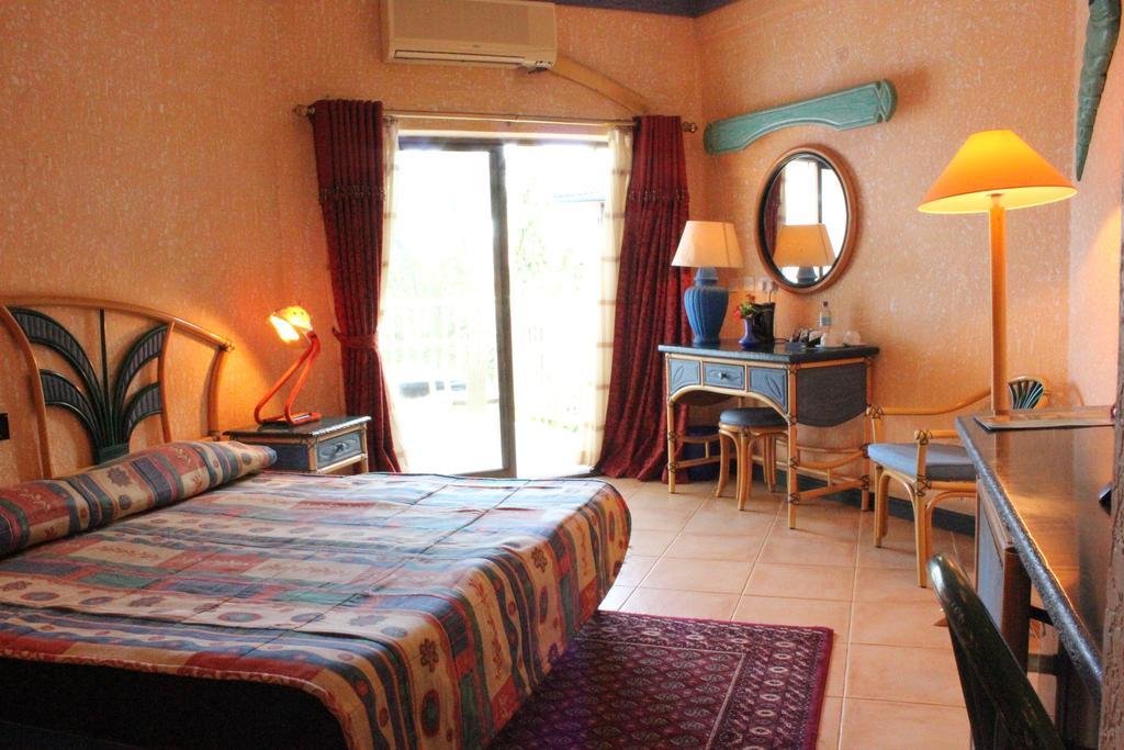 Beachcomber Hotel And Resort Дар-эс-Саламе Экстерьер фото