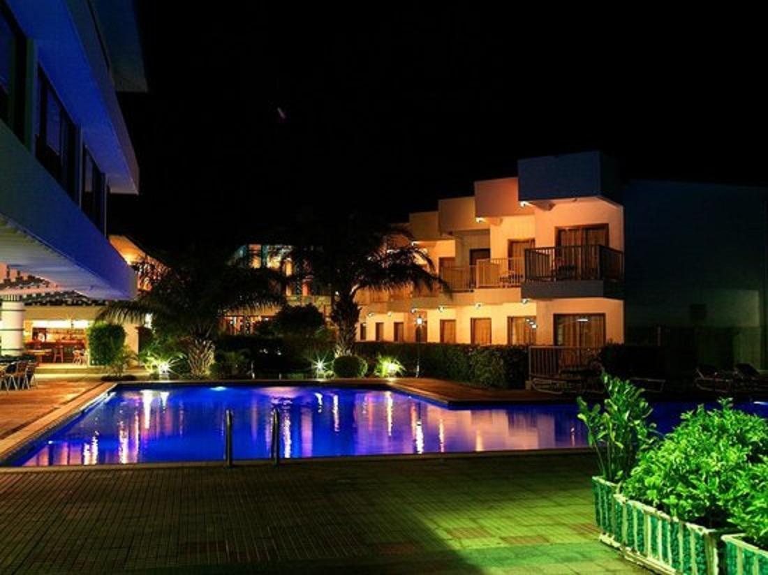 Beachcomber Hotel And Resort Дар-эс-Саламе Экстерьер фото